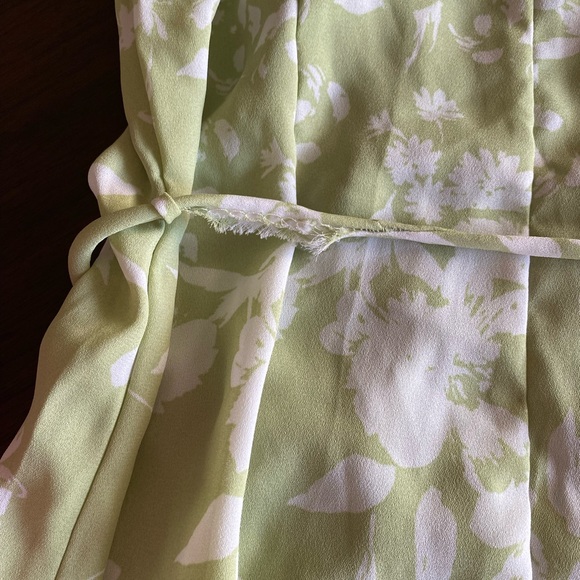 Cute green flower dress - Picture 2 of 5